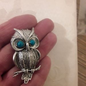 Vintage JJ silvertone owl brooch